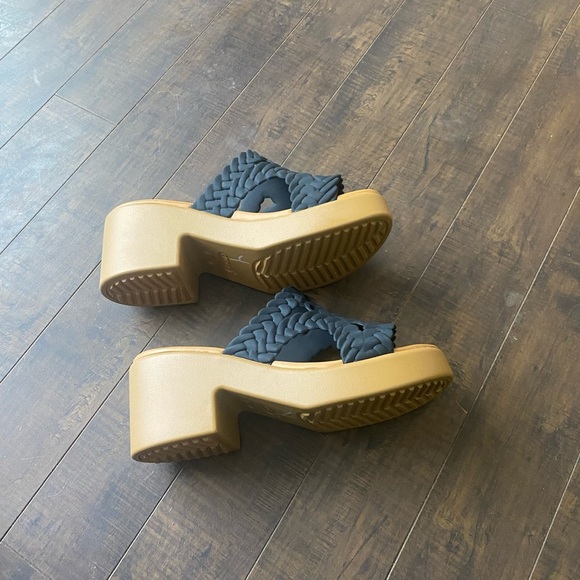 Crocs Brooklyn Woven heels - Picture 4 of 11